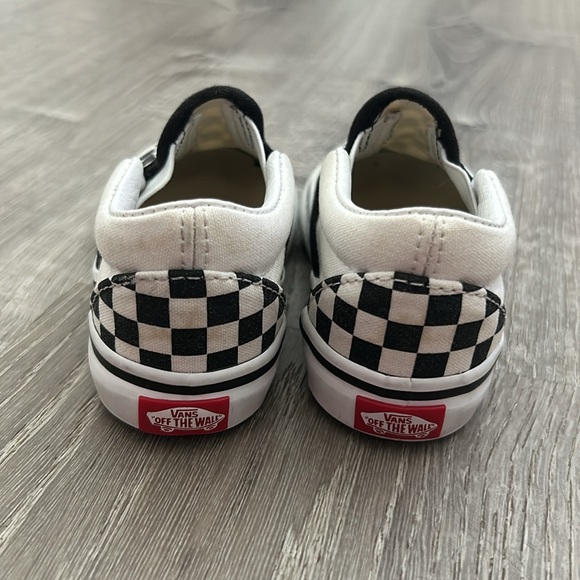 VANS - Picture 4 of 6